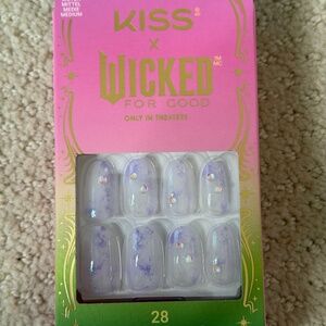 Brand New Wicked X Kiss Nail Set - Bubbles